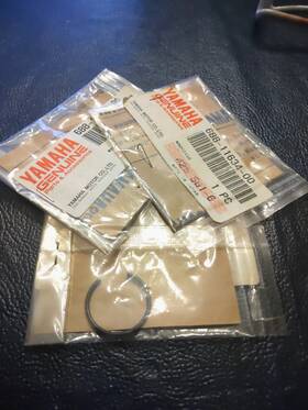 Yamaha 688-11634-00 3 New Genuine Oem Clips #