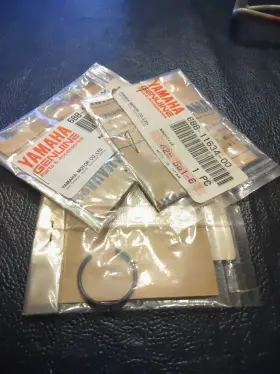 688-11634-00 Yamaha 3 New Genuine Oem Clips # 688-11634-00 Yamaha 3 New Genuine Oem Clips #